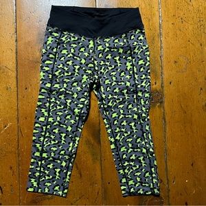 Betsey Johnson 3/4 Leopard Print Leggings capri roller derby